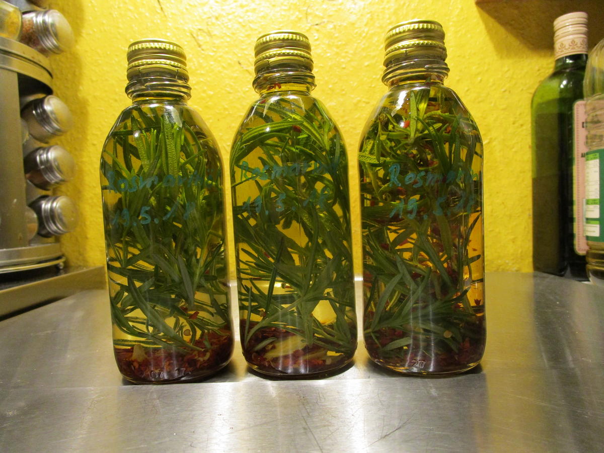 Rosmarinöl mit Chili und Knobi - Rezept - Bild Nr. 5804