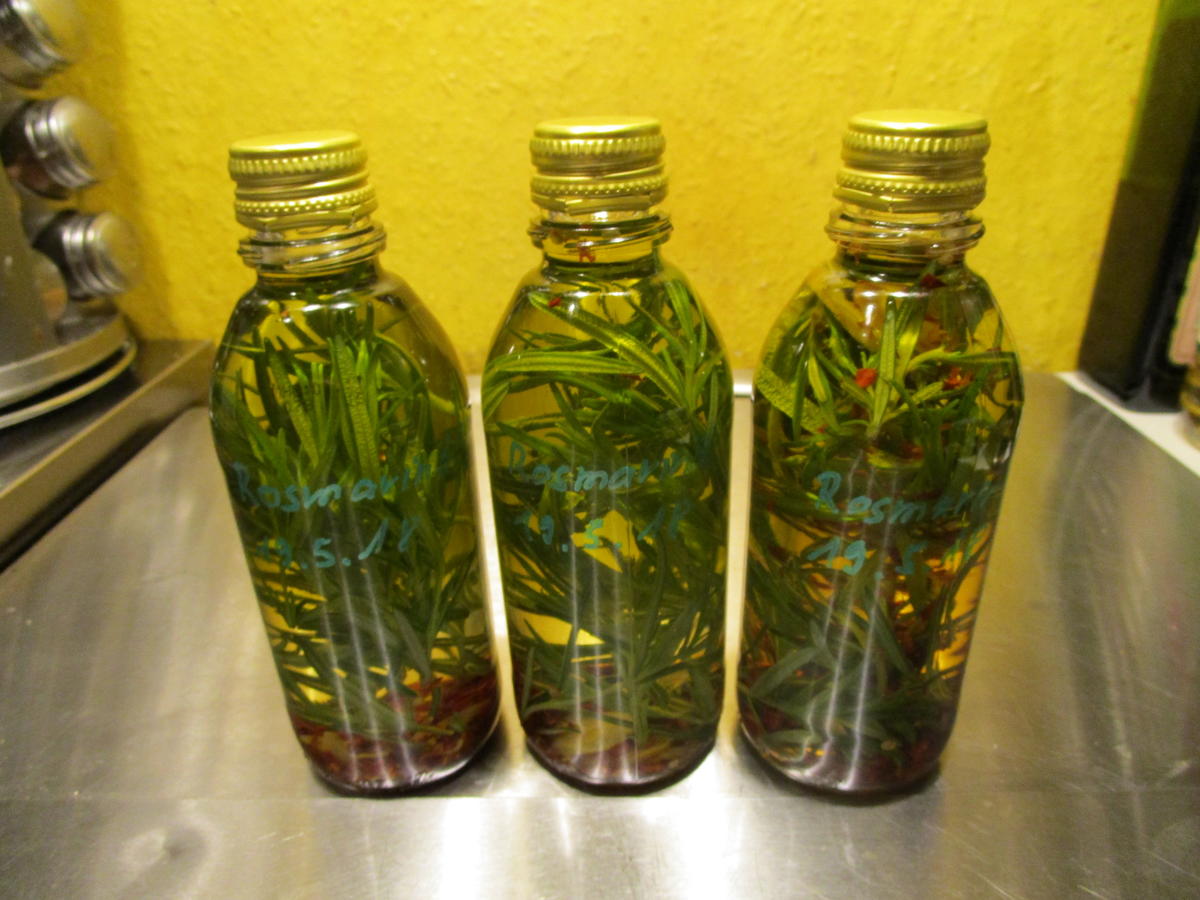 Rosmarinöl mit Chili und Knobi - Rezept - Bild Nr. 5805