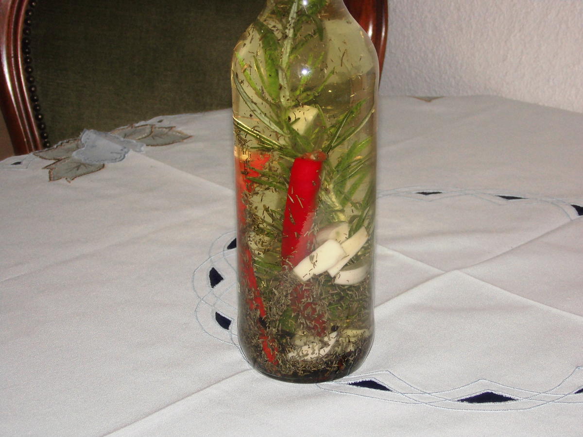 Rosmarinöl mit Chili und Knobi - Rezept - Bild Nr. 5806