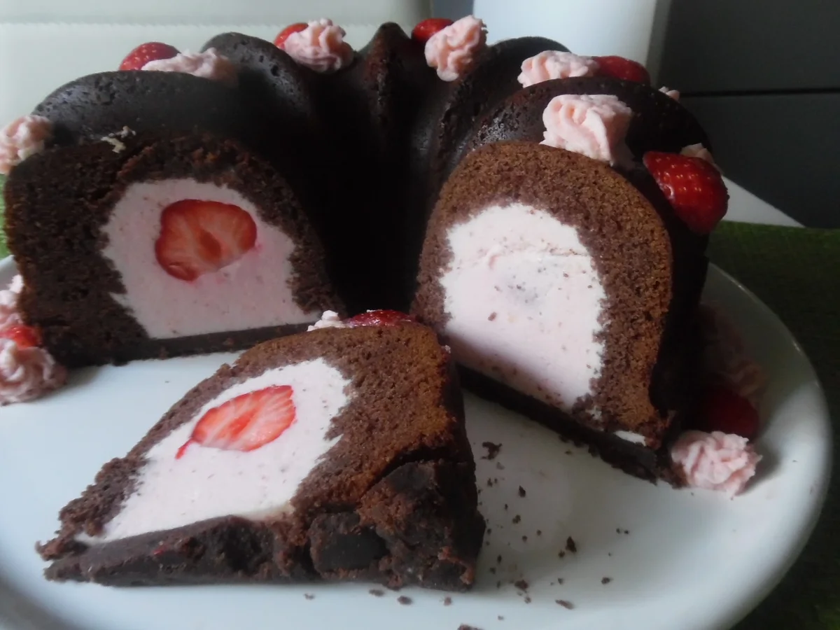 Schoko-Guglhupf mit Füllung - Rezept - Bild Nr. 5805