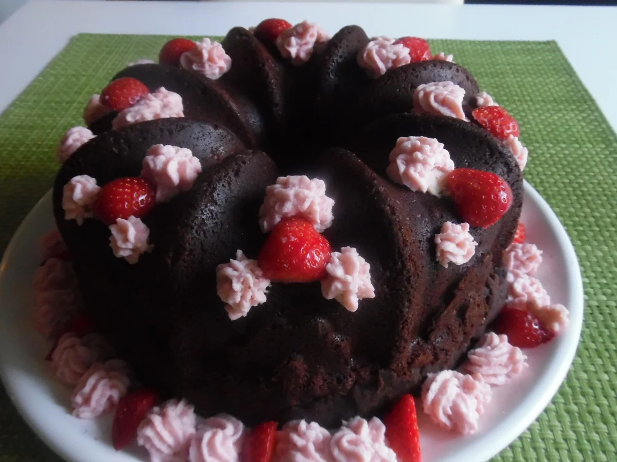 Schoko-Guglhupf mit Füllung - Rezept - Bild Nr. 5806