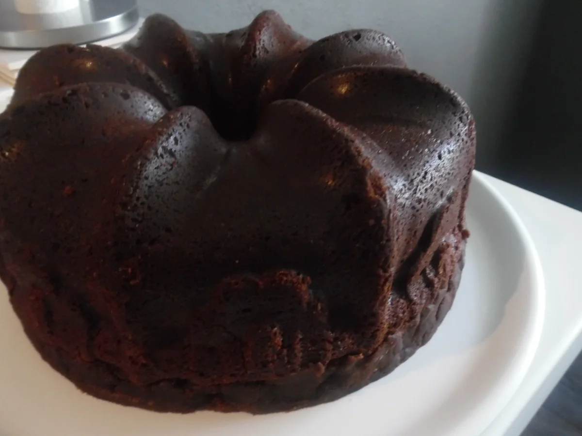 Schoko-Guglhupf mit Füllung - Rezept - Bild Nr. 5812