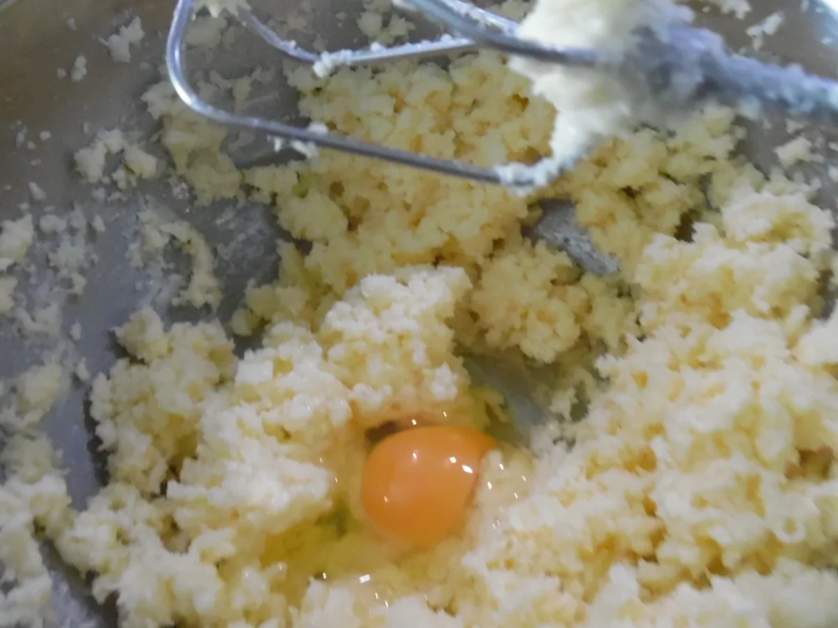 Schoko-Guglhupf mit Füllung - Rezept - Bild Nr. 5817