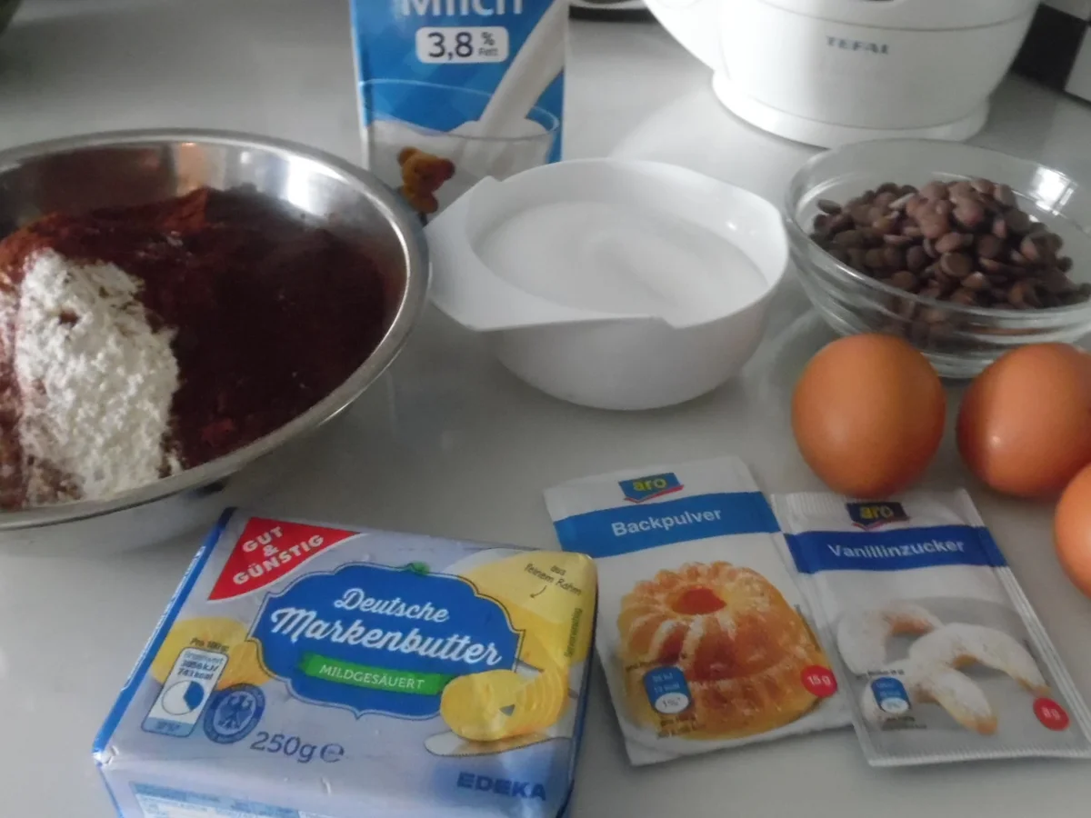 Schoko-Guglhupf mit Füllung - Rezept - Bild Nr. 5818