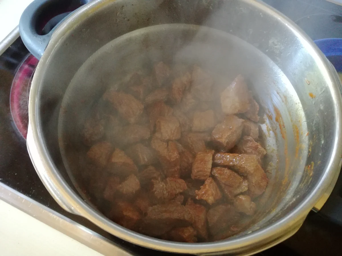 Rindergulasch (natur) -ungarische Variante- - Rezept - Bild Nr. 5815