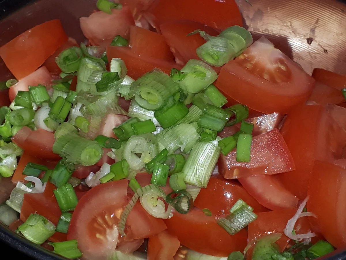 Rezept: BiNe` S WALNUßSALAT MIT TOMATE & GURKE Bild Nr. 5812 BiNe` S WALNUßSALAT MIT TOMATE & GURKE - Rezept - Bild Nr. 5812