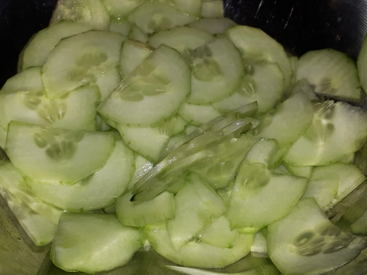 Rezept: BiNe` S WALNUßSALAT MIT TOMATE & GURKE Bild Nr. 5813 BiNe` S WALNUßSALAT MIT TOMATE & GURKE - Rezept - Bild Nr. 5813