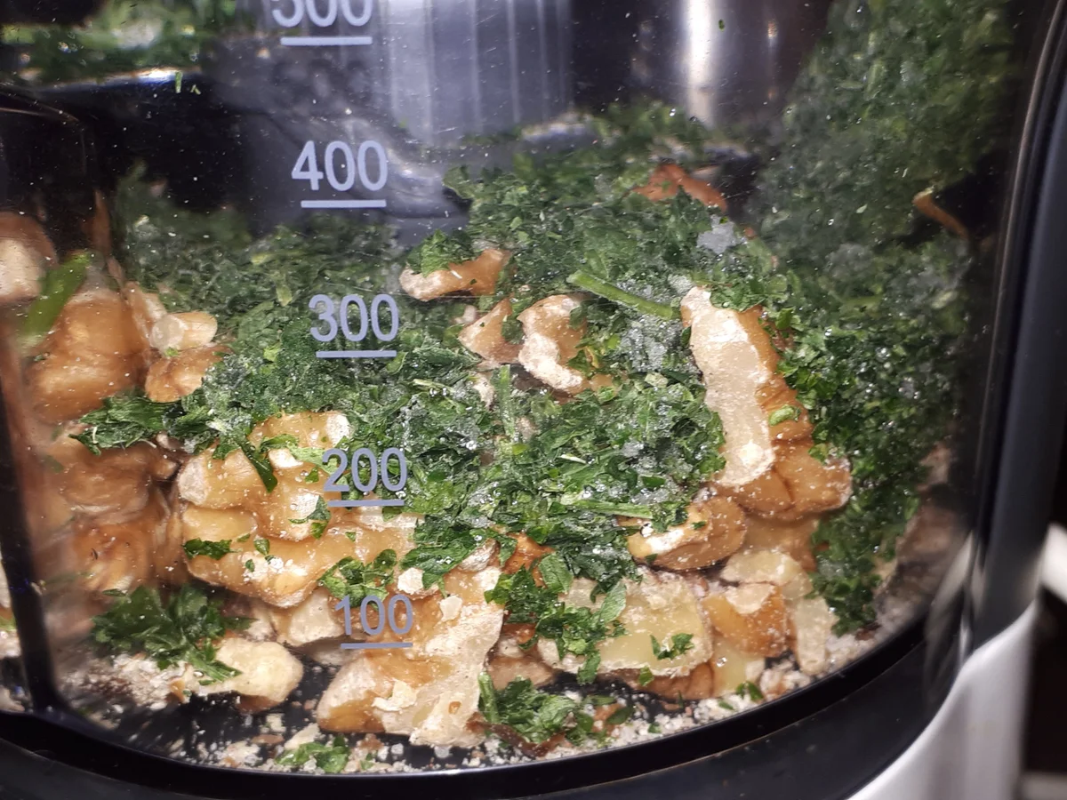 Rezept: BiNe` S WALNUßSALAT MIT TOMATE & GURKE Bild Nr. 3 BiNe` S WALNUßSALAT MIT TOMATE & GURKE - Rezept - Bild Nr. 3