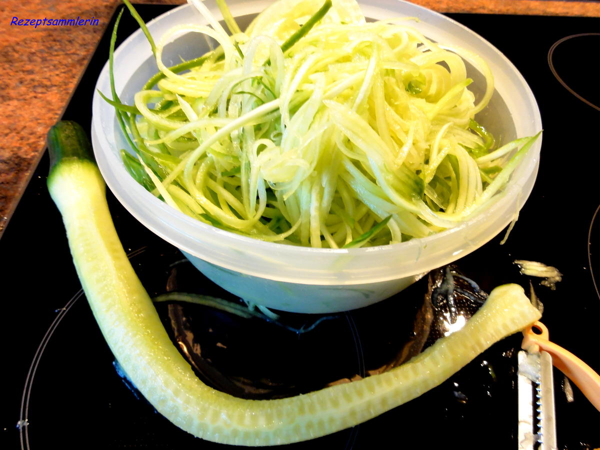 Salatbar:   SALATGURKE  tritt als Spaghetti auf :-) - Rezept - Bild Nr. 5816