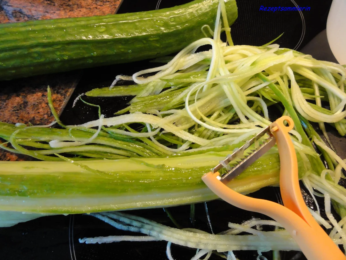 Rezept: Salatbar: SALATGURKE tritt als Spaghetti auf :-) Bild Nr. 5818 Salatbar: SALATGURKE tritt als Spaghetti auf :-) - Rezept - Bild Nr. 5818