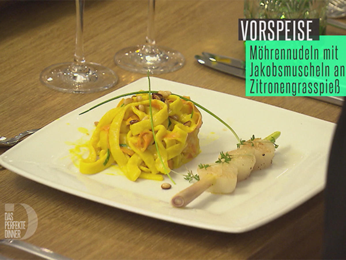 Möhrennudeln Kurkuma mit Jakobsmuscheln am Zitronengrasspieß - Rezept ...