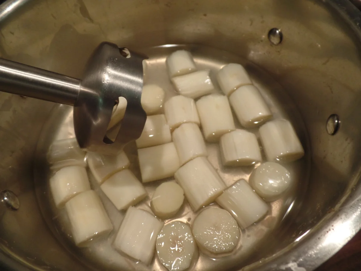 Rezept: Spargelcremesuppe mit Muscheln Bild Nr. 5818 Spargelcremesuppe mit Muscheln - Rezept - Bild Nr. 5818