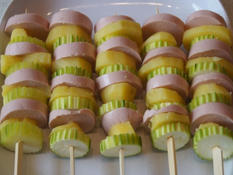 Kartoffel-Zucchini-Fleischwurst-Spieße - Rezept - Bild Nr. 5816