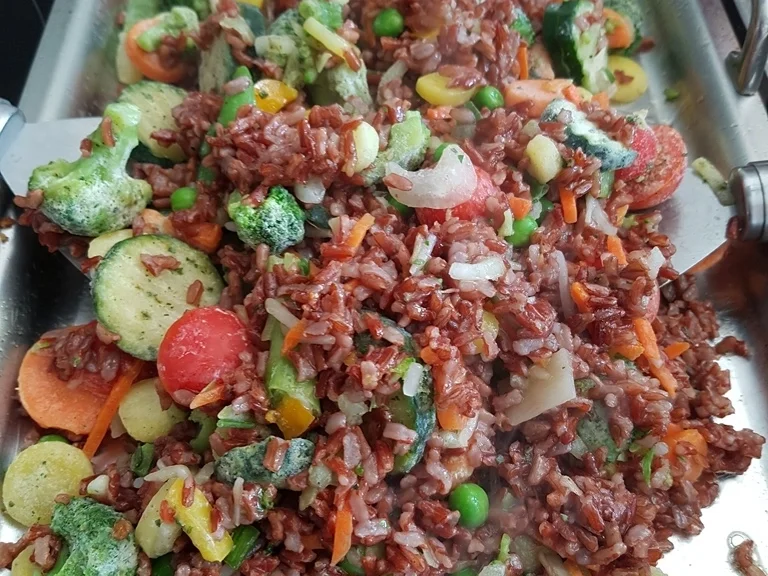 Rezept: Gebratener roter Reis mit Gemüse Bild Nr. 5816 Gebratener roter Reis mit Gemüse - Rezept - Bild Nr. 5816