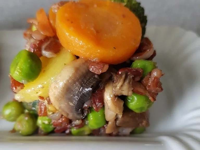 Rezept: Gebratener roter Reis mit Gemüse Bild Nr. 5828 Gebratener roter Reis mit Gemüse - Rezept - Bild Nr. 5828