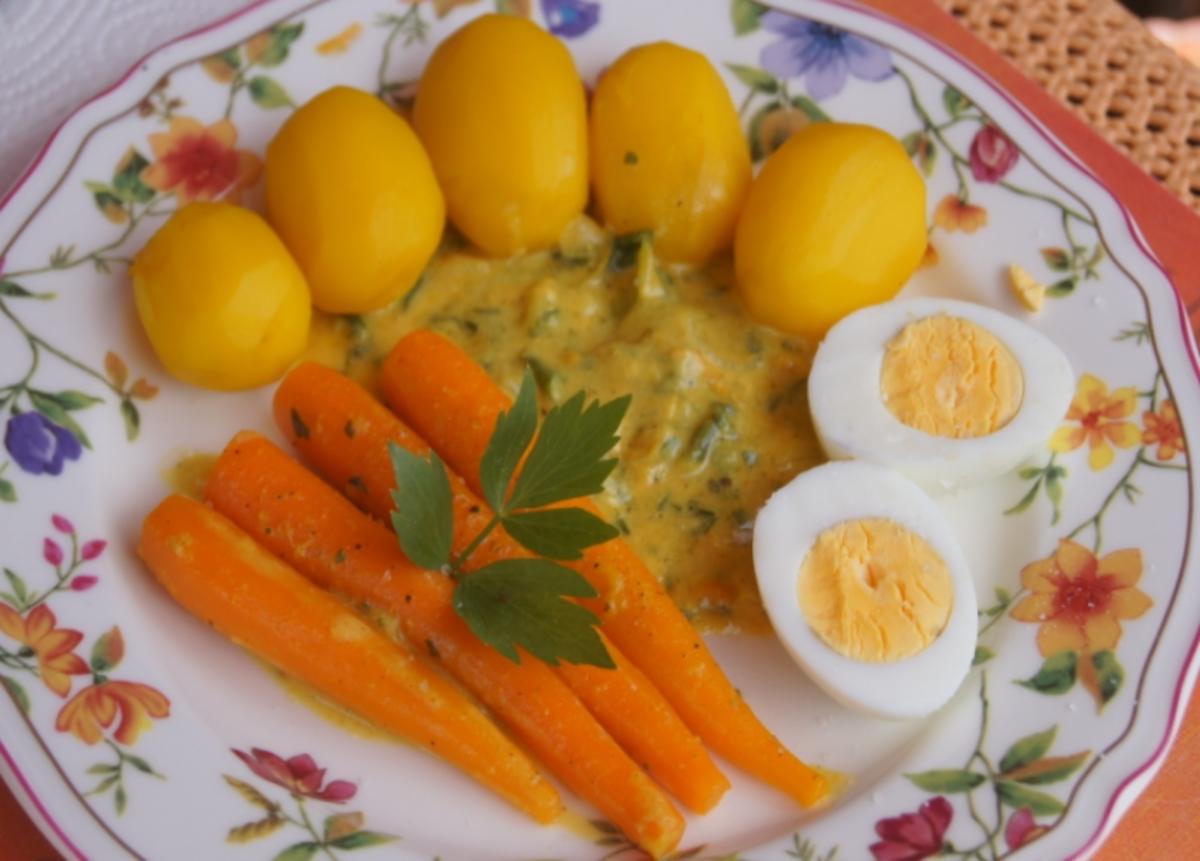 Kartoffeln mit Snack-Möhren in pikanter Sauce und Ei - Rezept - Bild Nr. 5823