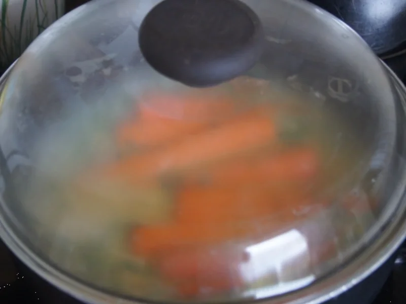 Kartoffeln mit Snack-Möhren in pikanter Sauce und Ei - Rezept - Bild Nr. 5832