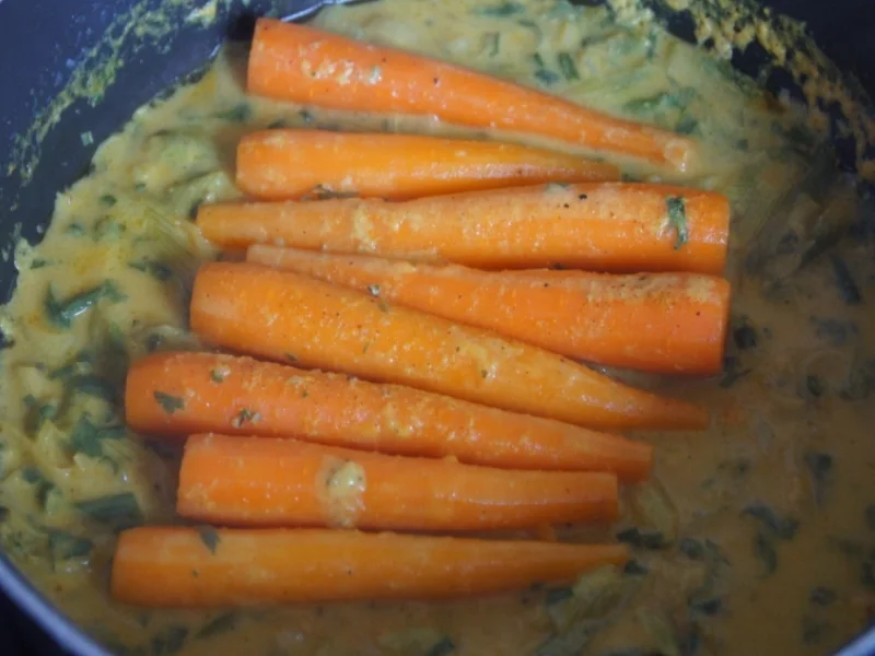 Kartoffeln mit Snack-Möhren in pikanter Sauce und Ei - Rezept - Bild Nr. 5833