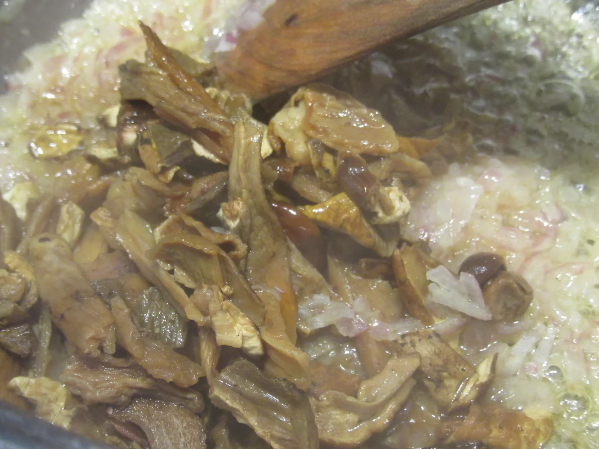 Pasta: Kartoffel-Spinat-Spätzle auf Steinpilzschaum - Rezept - Bild Nr. 5830