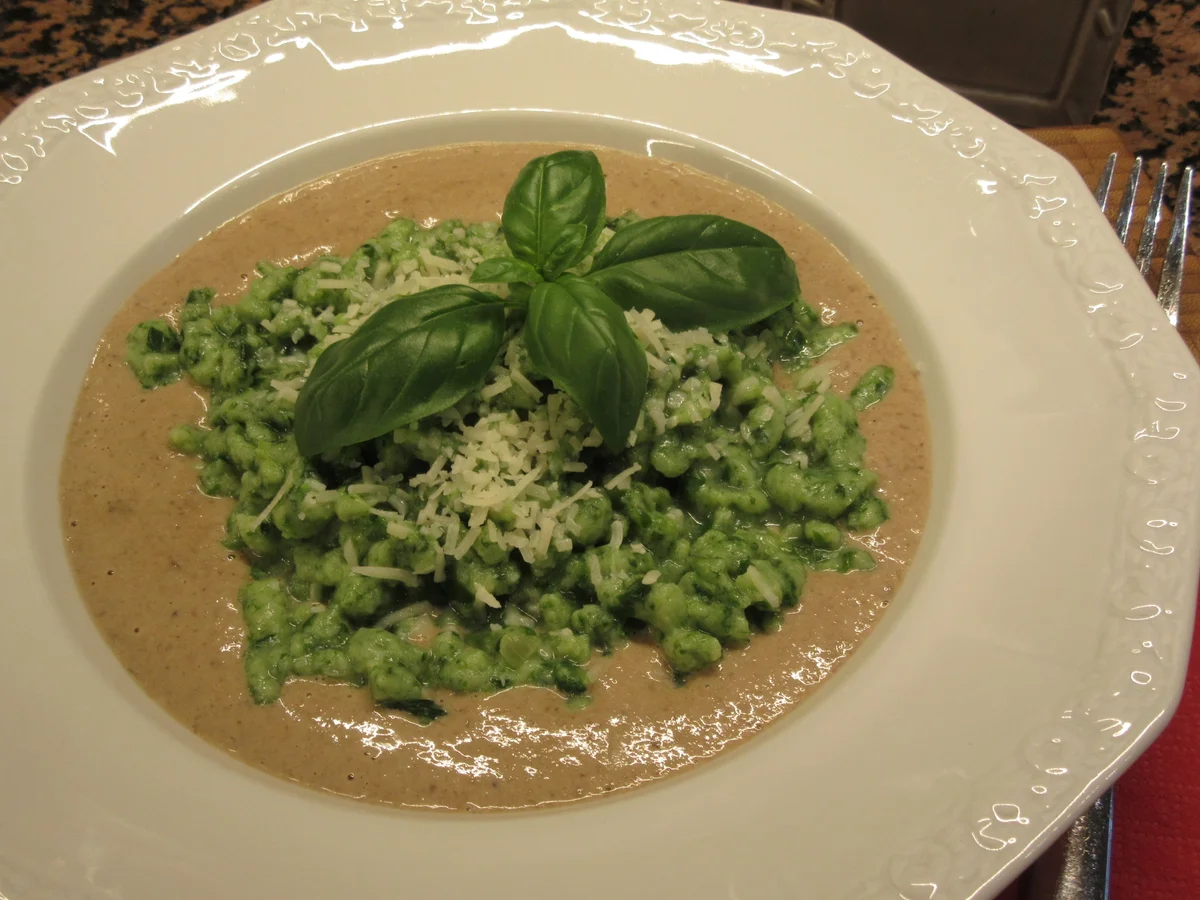 Pasta: Kartoffel-Spinat-Spätzle auf Steinpilzschaum - Rezept - Bild Nr. 5833