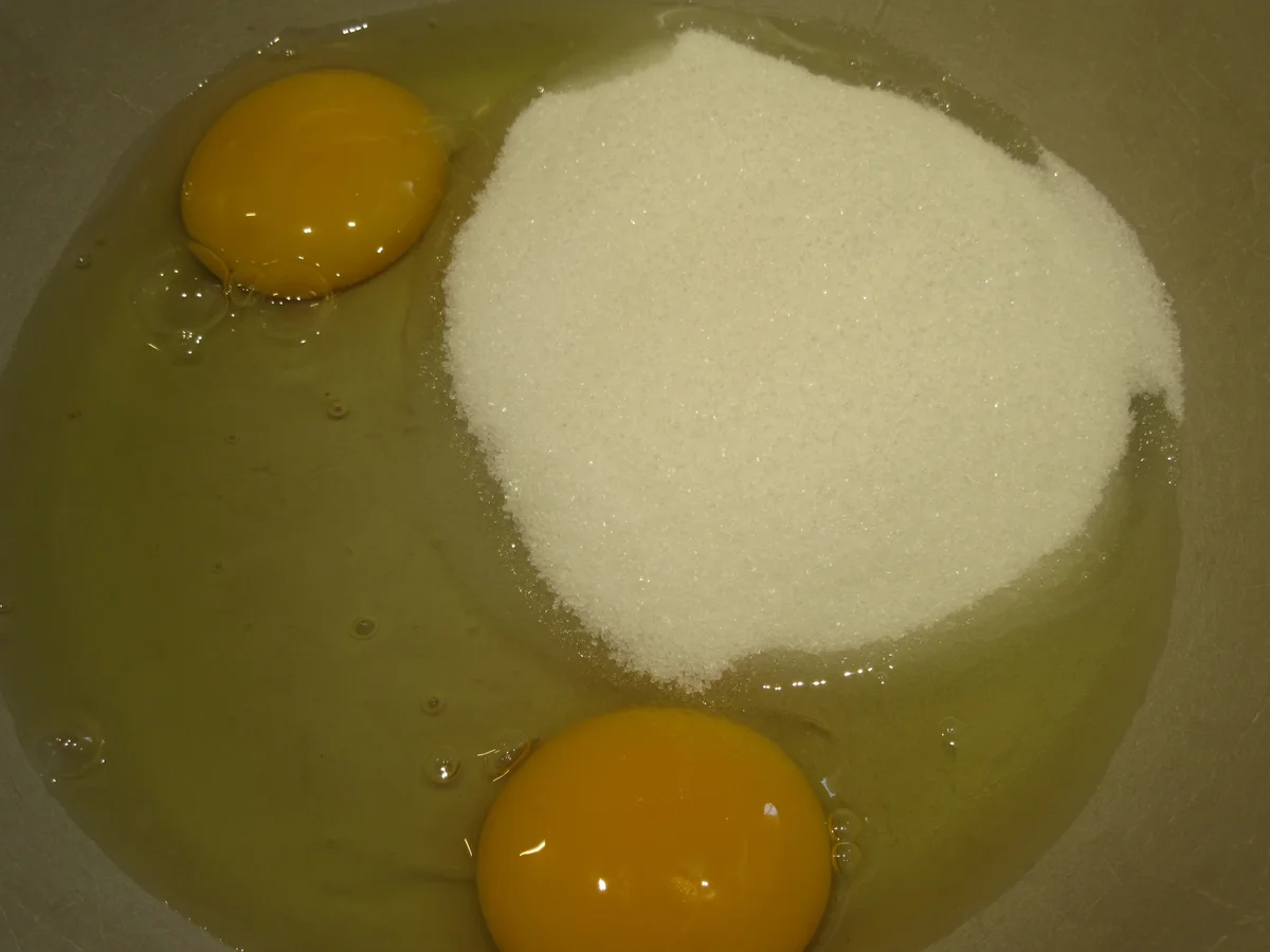 Backen: Torte - Erdbeerbuttercreme auf Schokoladenboden - Rezept - Bild Nr. 5828