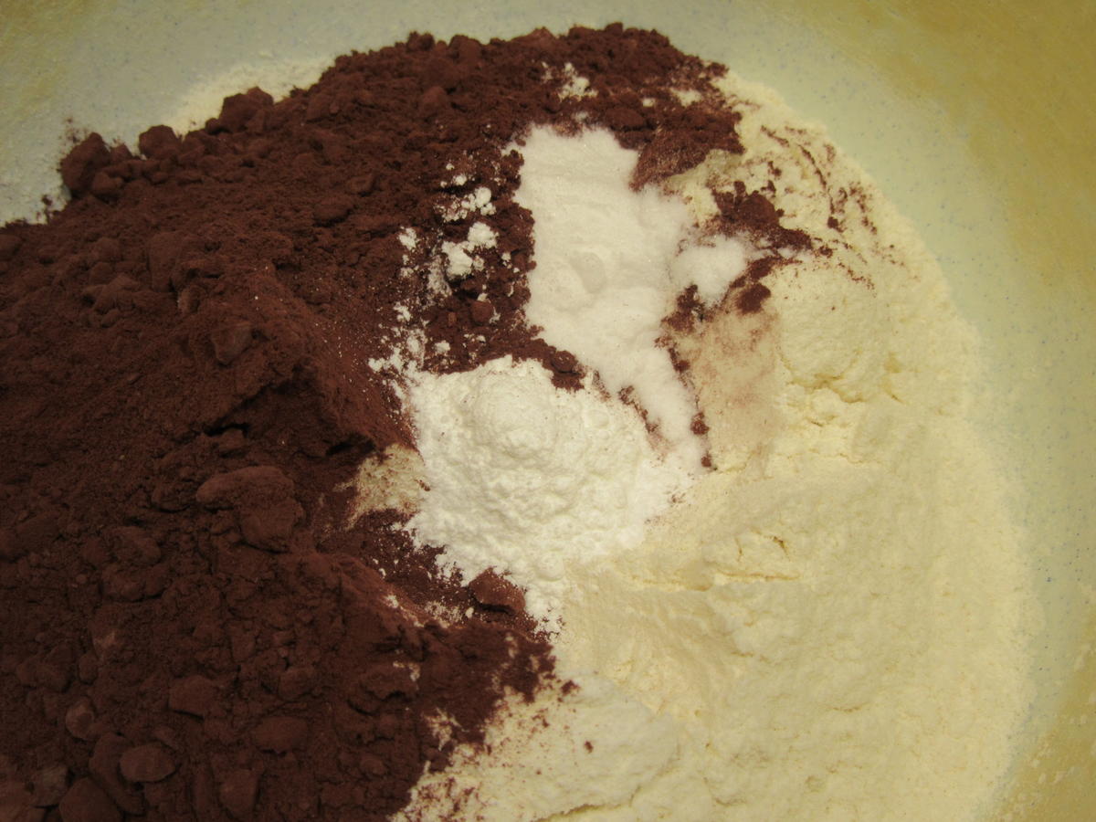 Backen: Torte - Erdbeerbuttercreme auf Schokoladenboden - Rezept - Bild Nr. 5830