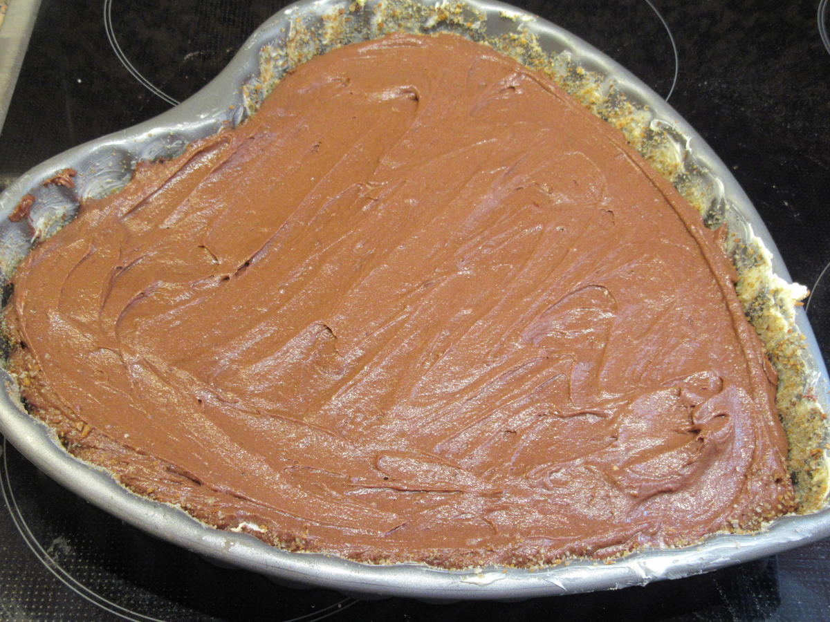 Backen: Torte - Erdbeerbuttercreme auf Schokoladenboden - Rezept - Bild Nr. 5833