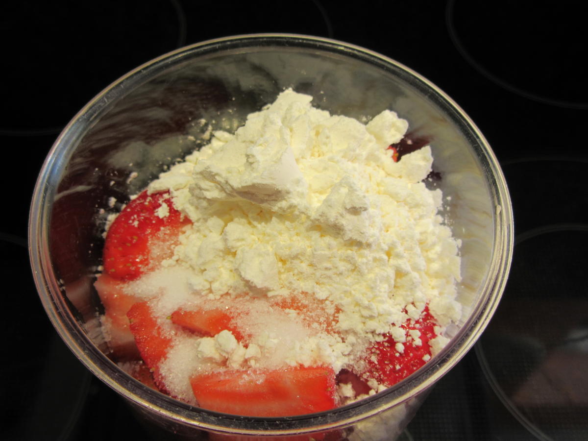 Backen: Torte - Erdbeerbuttercreme auf Schokoladenboden - Rezept - Bild Nr. 5835