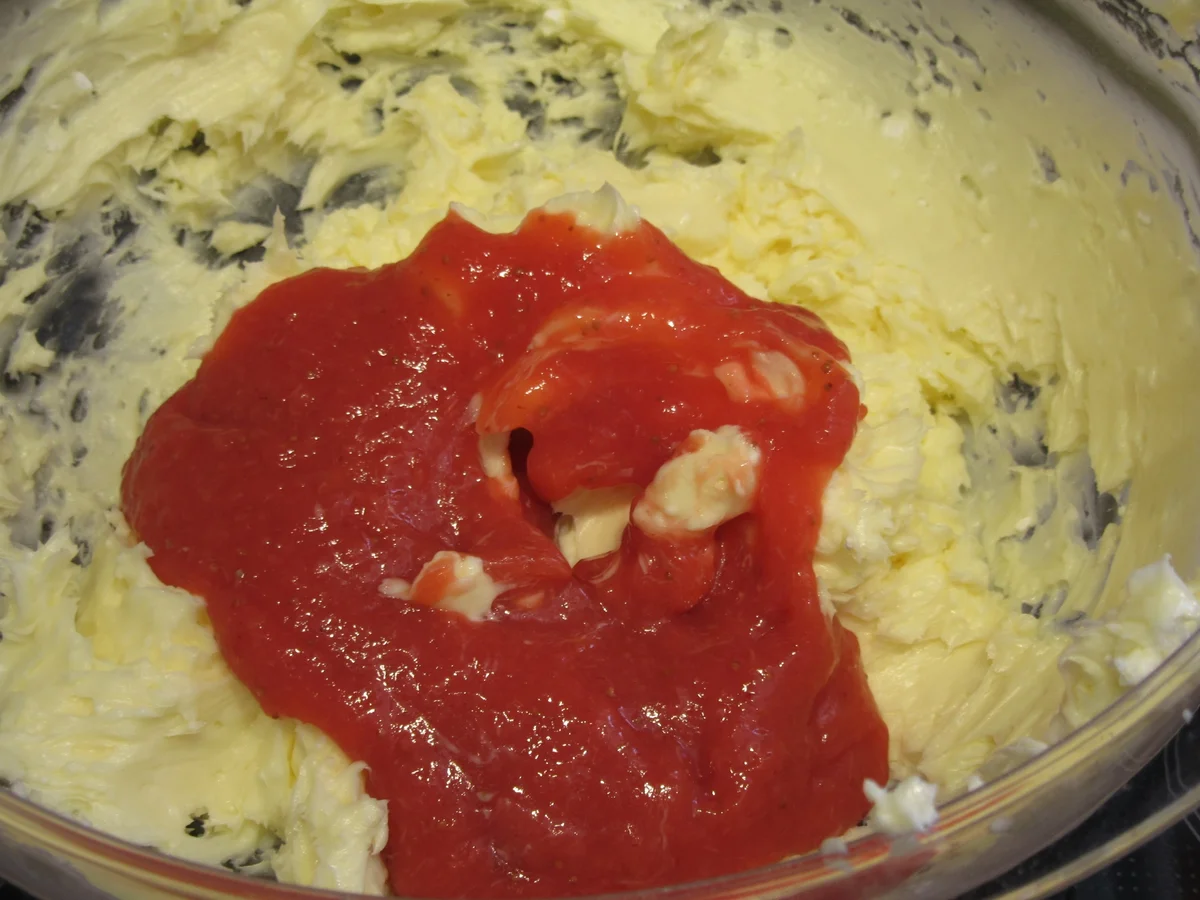 Backen: Torte - Erdbeerbuttercreme auf Schokoladenboden - Rezept - Bild Nr. 5838