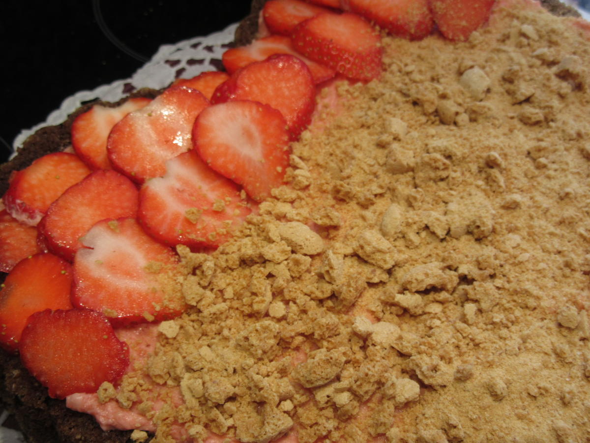 Backen: Torte - Erdbeerbuttercreme auf Schokoladenboden - Rezept - Bild Nr. 5840