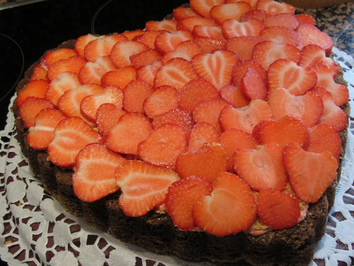 Backen: Torte - Erdbeerbuttercreme auf Schokoladenboden - Rezept - Bild Nr. 5841