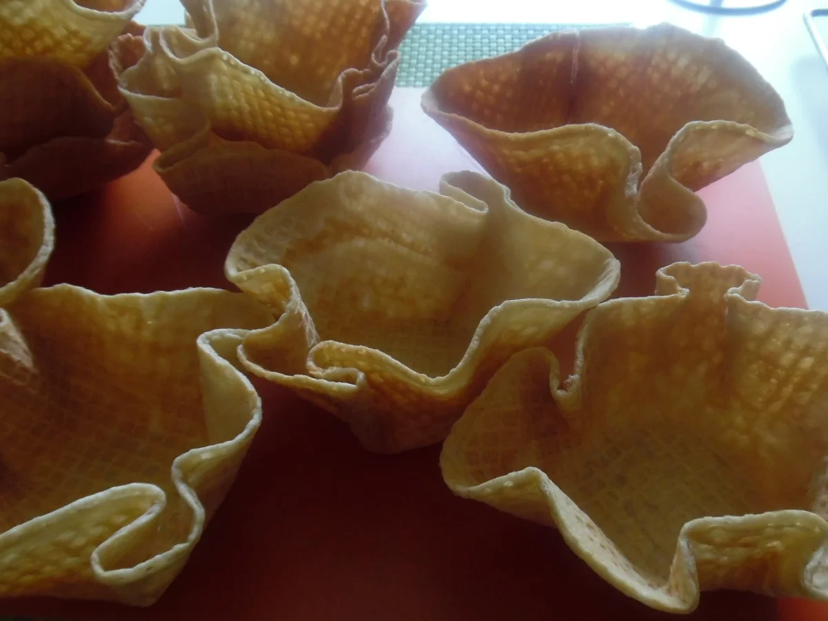 Dessert-Körbchen aus Waffelteig, Waffeltüten etc. - Rezept - Bild Nr. 5827