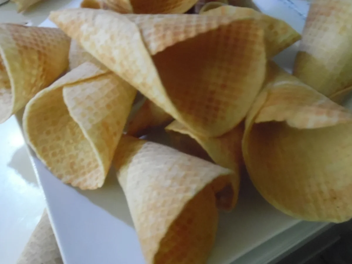 Dessert-Körbchen aus Waffelteig, Waffeltüten etc. - Rezept - Bild Nr. 5830