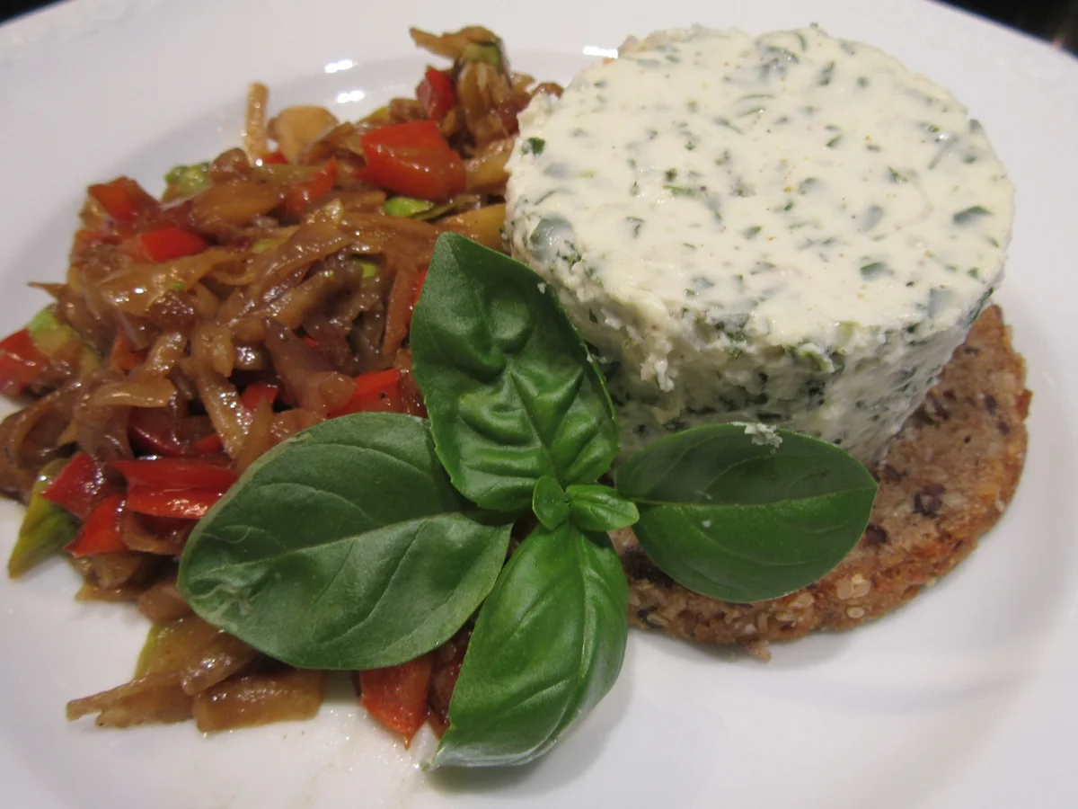 Rezept: Kräuter-Pannacotta mit Schmorgemüsesalat Bild Nr. 5832 Kräuter-Pannacotta mit Schmorgemüsesalat - Rezept - Bild Nr. 5832