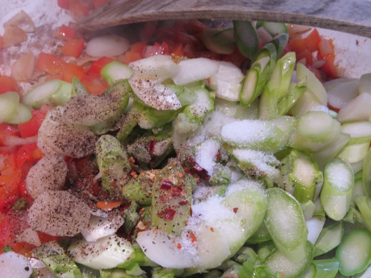 Rezept: Kräuter-Pannacotta mit Schmorgemüsesalat Bild Nr. 5840 Kräuter-Pannacotta mit Schmorgemüsesalat - Rezept - Bild Nr. 5840