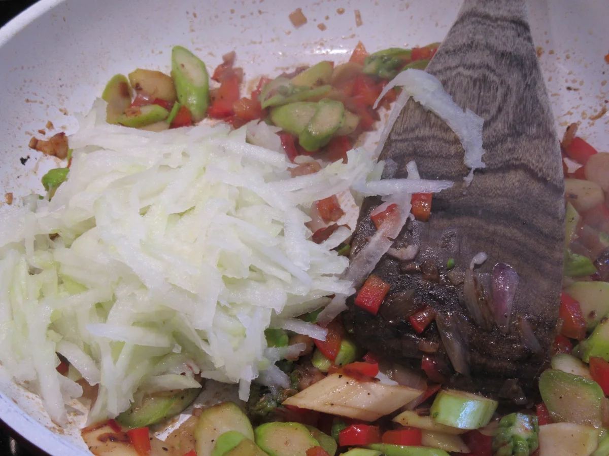 Rezept: Kräuter-Pannacotta mit Schmorgemüsesalat Bild Nr. 5841 Kräuter-Pannacotta mit Schmorgemüsesalat - Rezept - Bild Nr. 5841