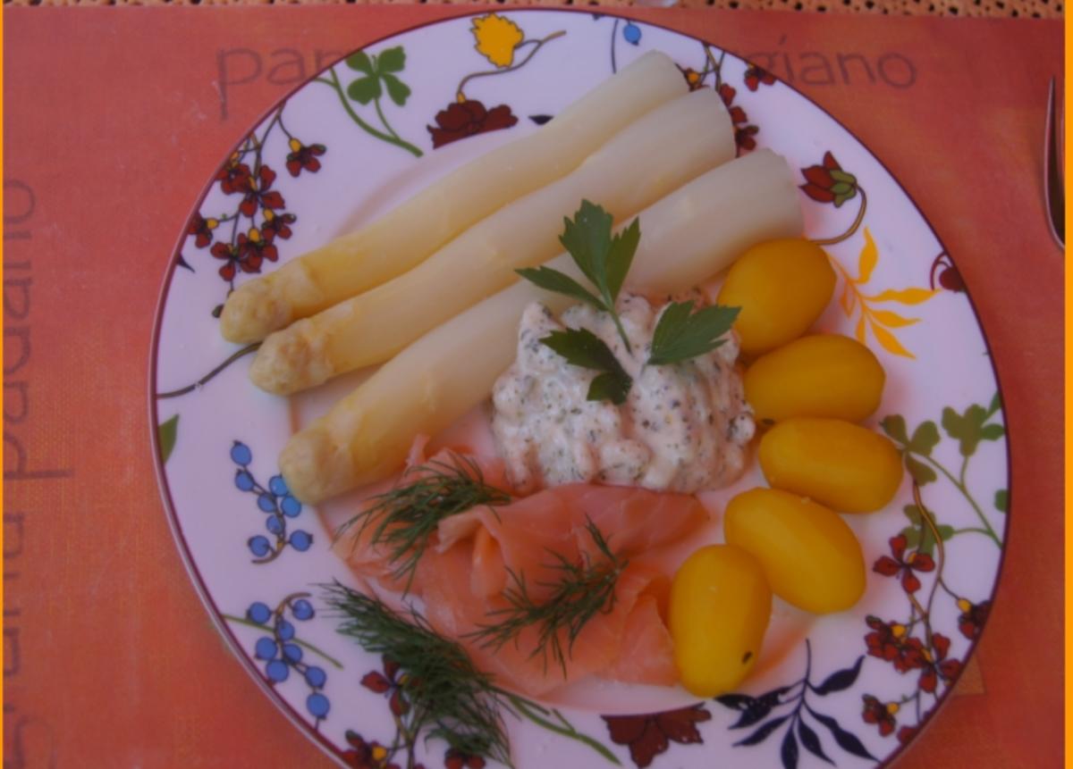 Spargel mit Drillingen, Räucherlachs und pikanter Garnelen-Jogurt-Sauce - Rezept - Bild Nr. 2