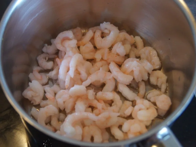 Spargel mit Drillingen, Räucherlachs und pikanter Garnelen-Jogurt-Sauce - Rezept - Bild Nr. 6