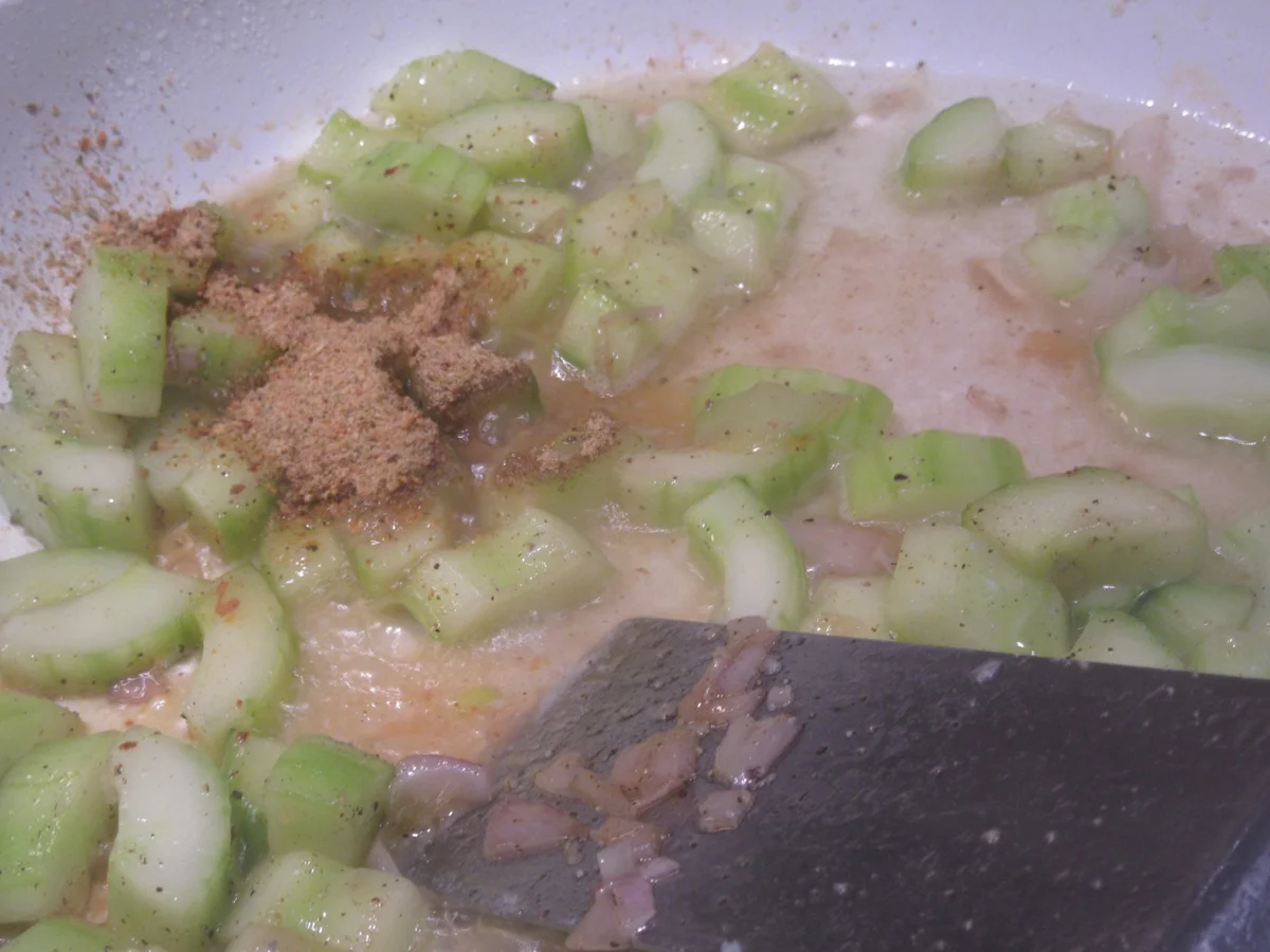 Rezept: Fisch: Zander mit Dill-Schmorgurken und Kartoffeln Bild Nr. 5839 Fisch: Zander mit Dill-Schmorgurken und Kartoffeln - Rezept - Bild Nr. 5839