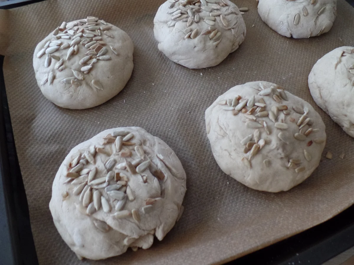 Knusperbrötchen mit Tomatenaufstrich - Rezept - Bild Nr. 5837