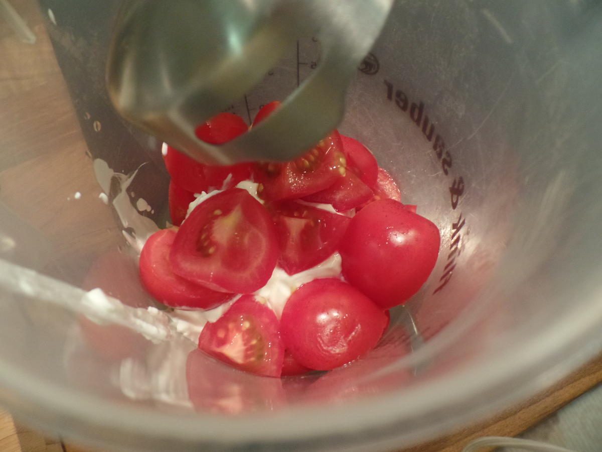 Knusperbrötchen mit Tomatenaufstrich - Rezept - Bild Nr. 5839