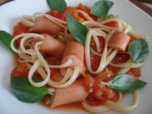 Würstchen-Spaghetti in Tomatensauce - Rezept - kochbar.de