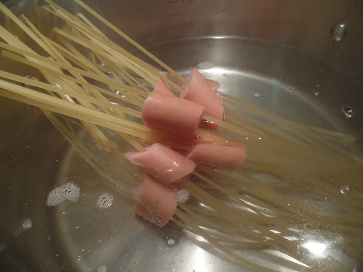 Würstchen-Spaghetti in Tomatensauce - Rezept - Bild Nr. 5845
