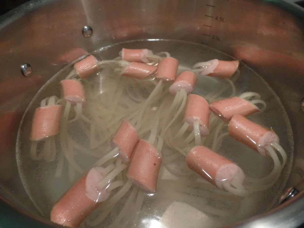 Würstchen-Spaghetti in Tomatensauce - Rezept - Bild Nr. 5846