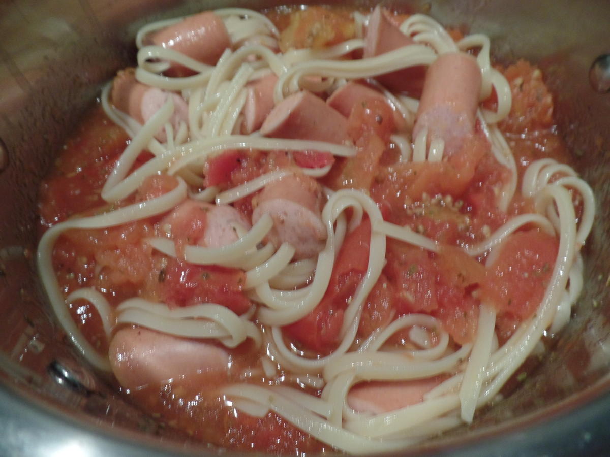 Würstchen-Spaghetti in Tomatensauce - Rezept - Bild Nr. 5848
