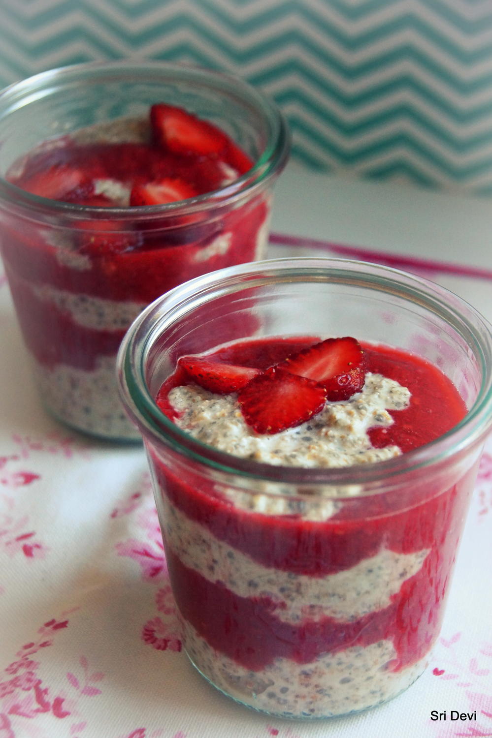 Frühstück: Rhabarber-Beeren-Trifle - Rezept - kochbar.de