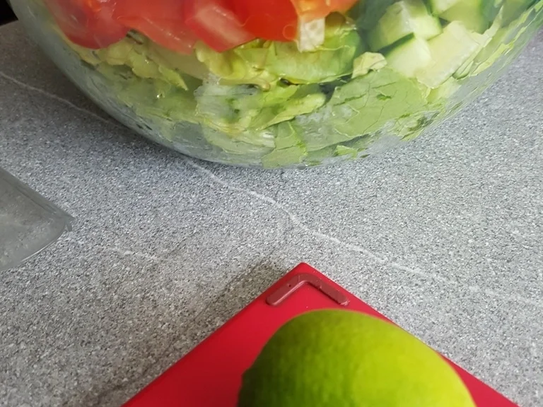Einfach nur Salat (naja alles aus dem Garten) mit Brot - Rezept - Bild Nr. 5848