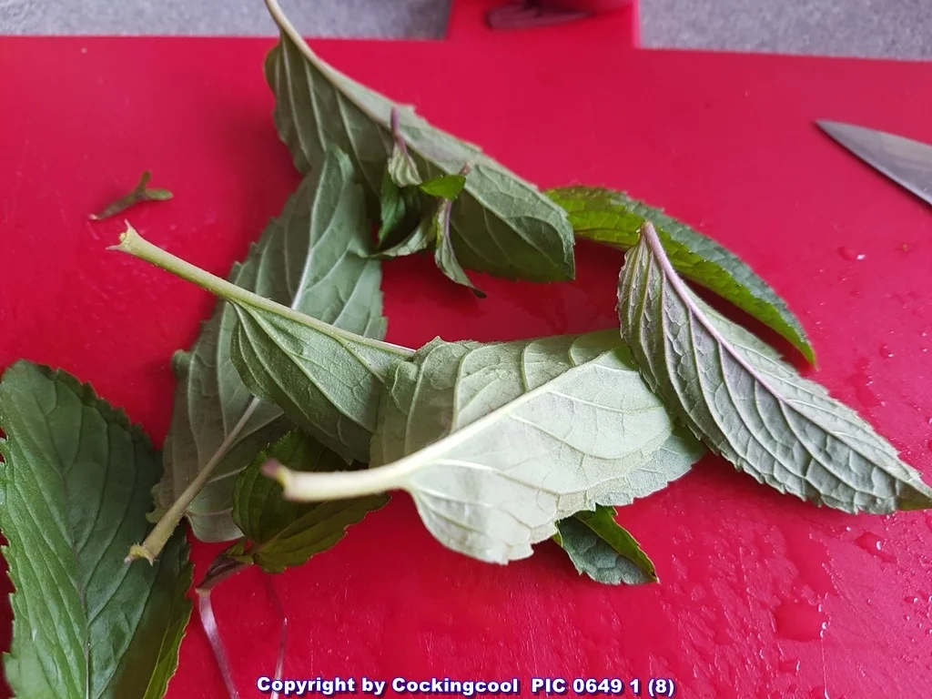 Einfach nur Salat (naja alles aus dem Garten) mit Brot - Rezept - Bild Nr. 5850