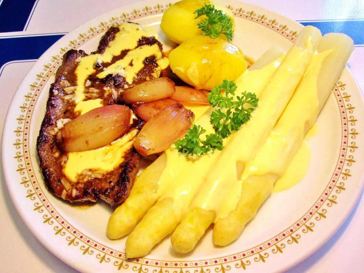 Rindersteak mit Knoblauch und Hollandaise-Spargel - Rezept - Bild Nr. 5848
