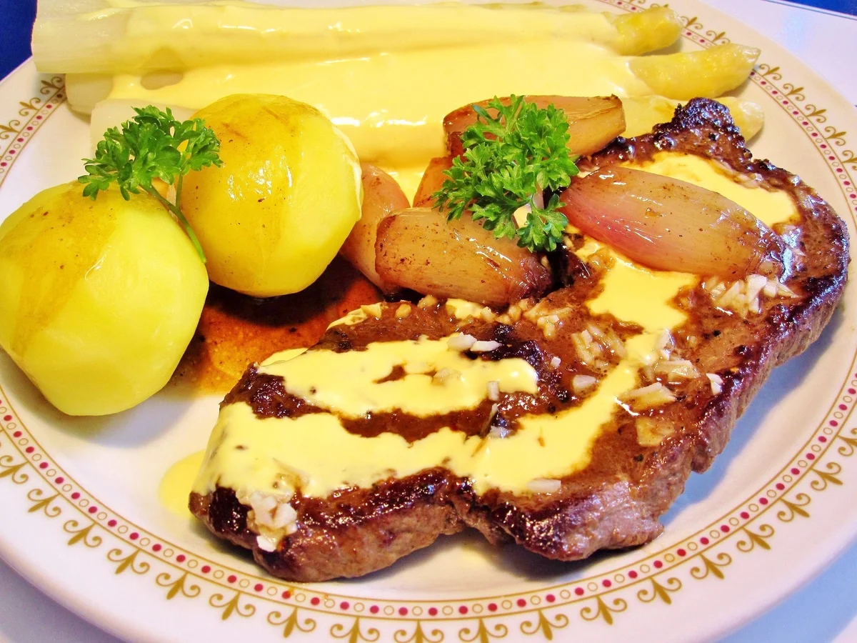 Rindersteak mit Knoblauch und Hollandaise-Spargel - Rezept - Bild Nr. 5850